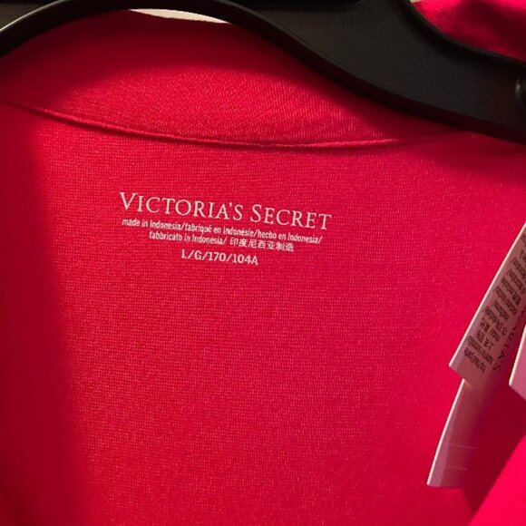 VS SOFT SHORT PAJAMA SET IN MODEL - NWT - LARGE - LIPSTICK RED - Picture 9 of 9